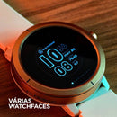 Smartwatch FLARE dourado com pulseira branca exibindo watchface clássica azul — várias watchfaces disponíveis