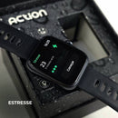 Smartwatch ACTION WEARZONE preto na caixa exibindo monitoramento de estresse na tela AMOLED