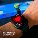 Smartwatch W11X preto no pulso medindo batimentos cardíacos de 70 BPM